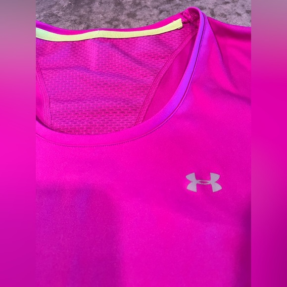 Under Armour workout tee Size M GUC - Picture 2 of 3